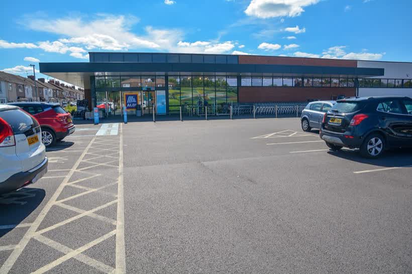 Swindon : Aldi, close to the Aldi on Romsey Street, Swindon