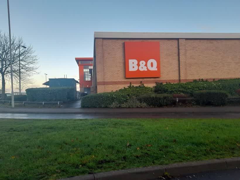 B&amp;Q on Dallow Road, Luton, close to the Aldi on Dallow Road, Luton