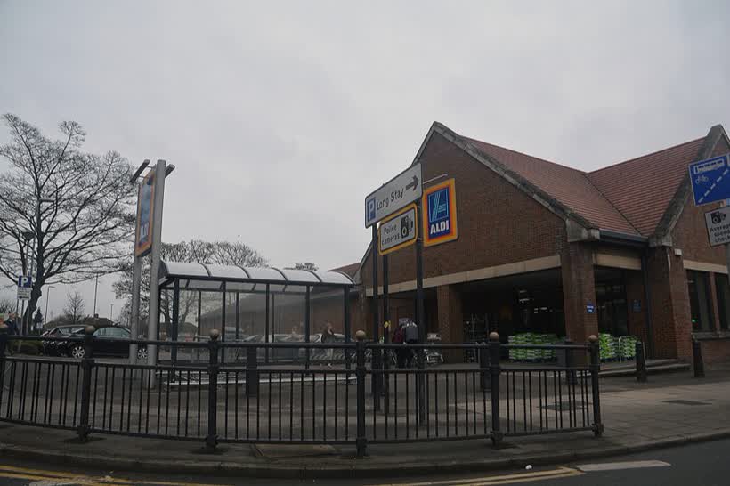 Dunstable : Aldi, close to the Aldi on Church Street, Dunstable