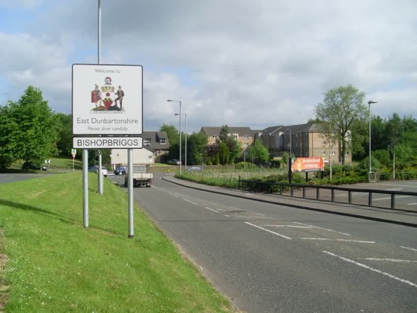 Hillhead Road boundary The boundary between East Dunbartonshire and the City of Glasgow., close to the Aldi on Hillhead Road, Glasgow