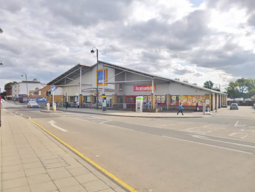 Yiewsley, Aldi &amp; Iceland, close to the Aldi on High Street, West Drayton